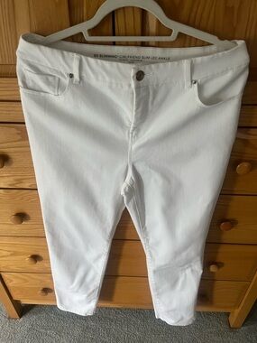 Chico’s so Slimming White Slim Leg Ankle Jeans 1.5 Brand new